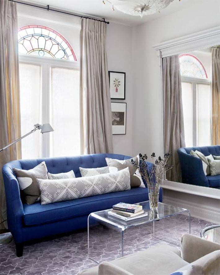 Синий диван: в интерьере гостиной, прихожей, кухни, спальни и детской комнаты