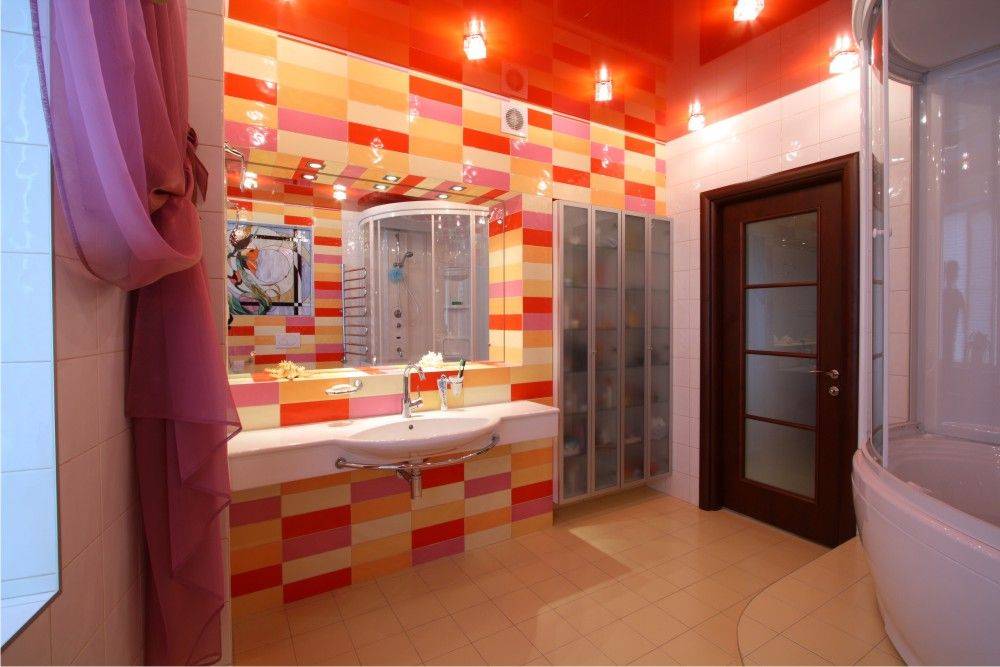 Натяжной потолок в ванную комнату (125+ фото плюсы и минусы) лучшее решение или дань моде?