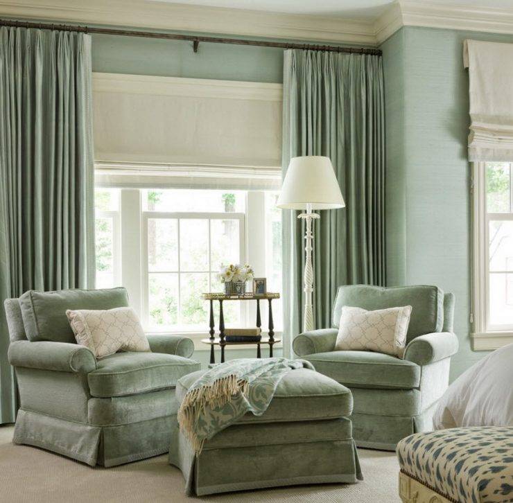 Особенности оформления интерьера гостиной с зелеными шторами