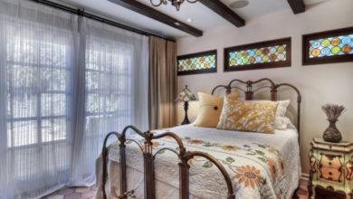 Интерьер спальни с кроватью — варианты оформления с балдахином