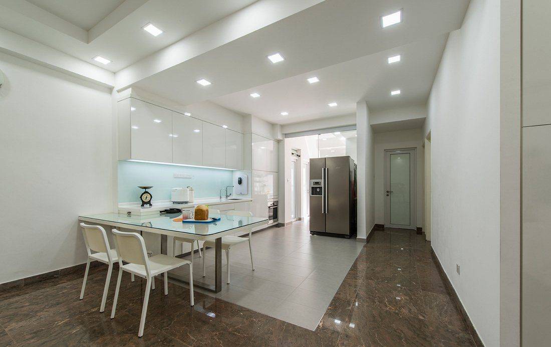 Кухня в коридоре (56 фото): согласование переноса, дизайн интерьера кухни-прихожей. как можно перенести кухню и сделать перепланировку?