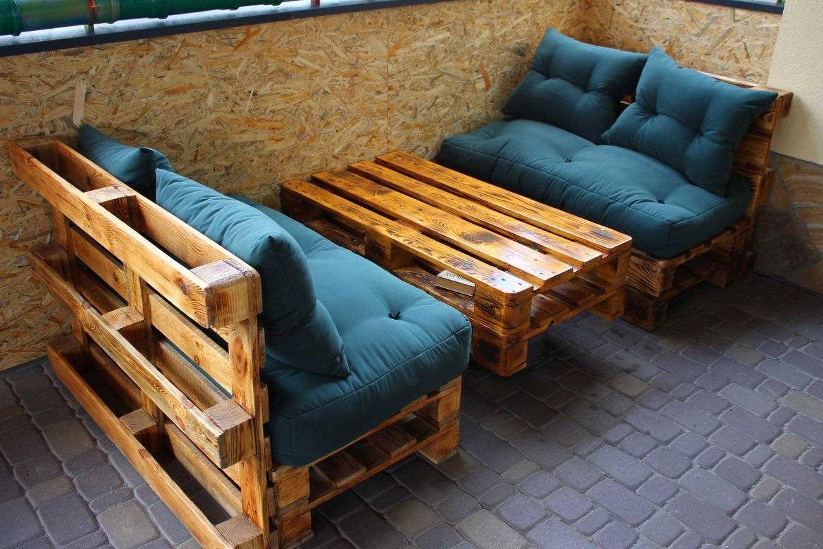 Мебель для дачи своими руками из подручных материалов (42 фото): дачные столы и стулья с описанием и схемами, красивые идеи для сада
