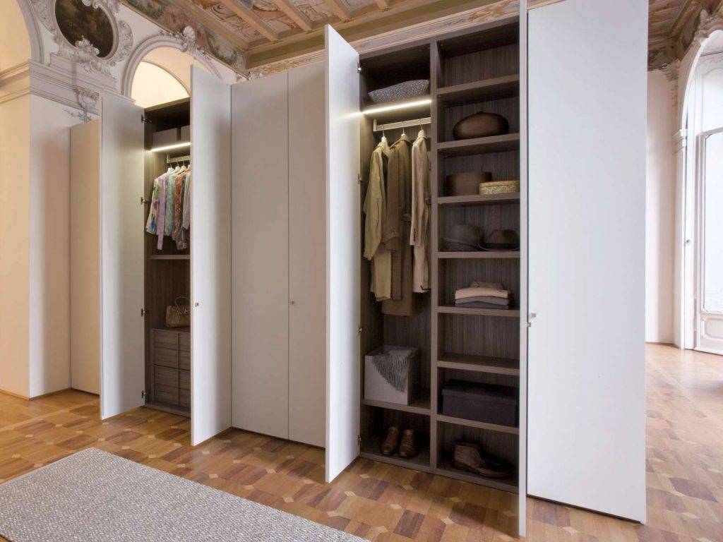 Примеры оформления гардеробной комнаты в прихожей