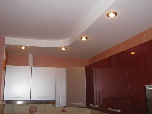 Как сделать потолок на маленькой кухне из гипсокартона