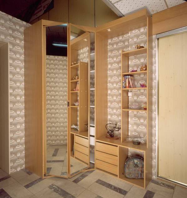 Угловые шкафы в прихожую (64 фото): малогабаритные варианты в маленький коридор, идеи дизайна и необычные новинки, полки и вешалки, модульная мебель