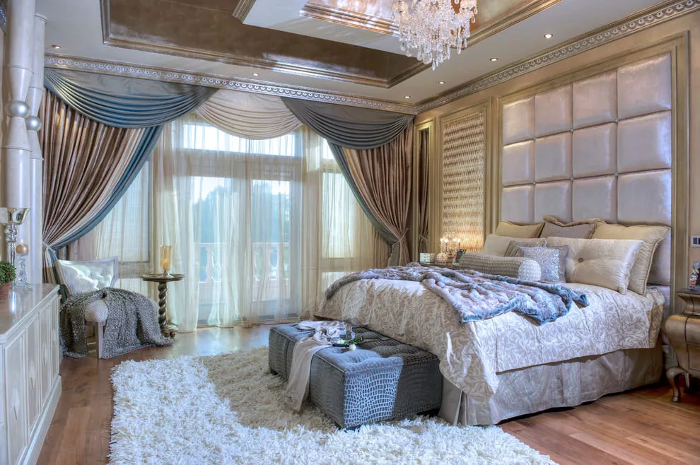 Дизайн спальни с панорамным, двумя или тремя окнами