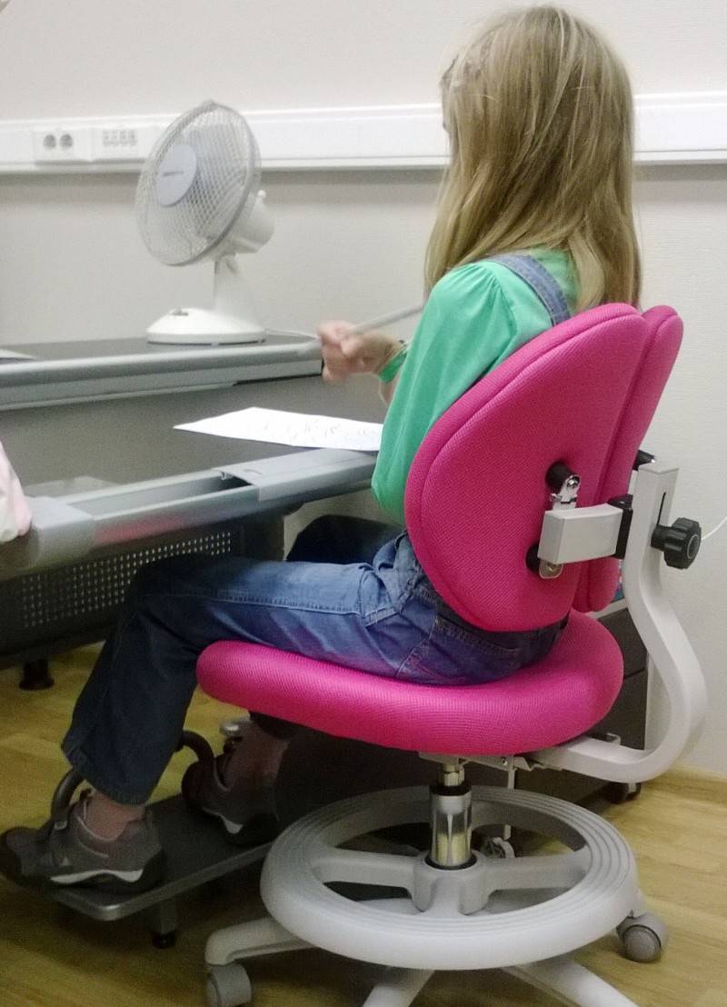 Стулья для письменного стола для школьника (24 фото): как правильно выбрать ортопедические и эргономичные модели для детей