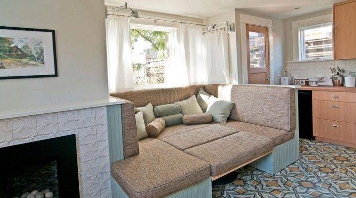 Маленький диван на кухню: правила выбора и размещения в интерьере