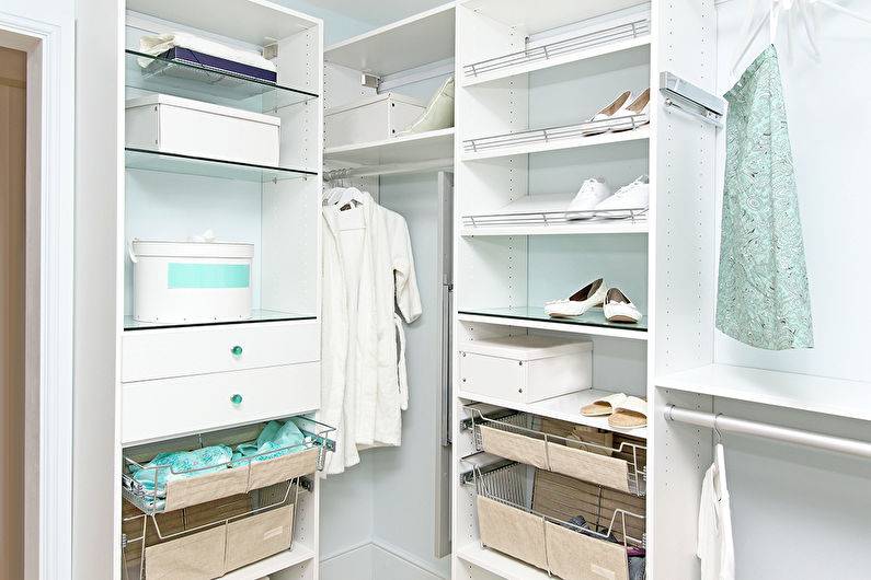Удобные гардеробные комнаты маленького размера: 11 правил обустройства