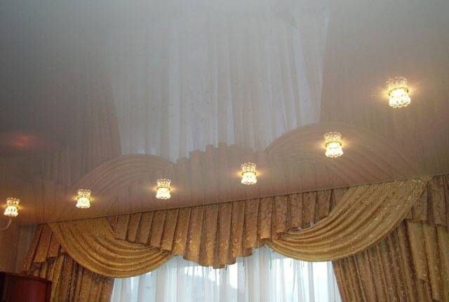 Потолочный карниз для натяжных потолков (50 фото): скрытый в нише, открытый и встроенный для штор, какие лучше выбрать
