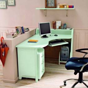 Какой лучше приобрести маленький письменный стол?