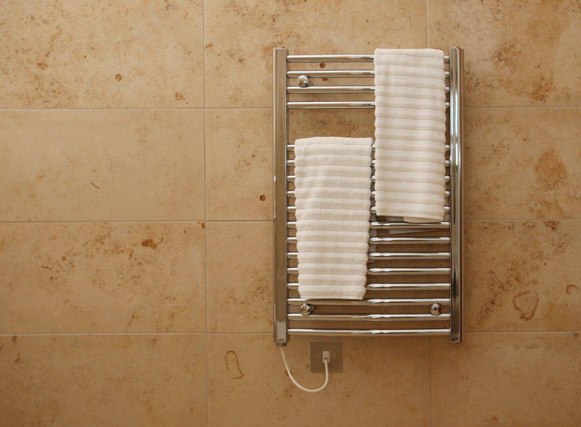 Как выбрать полотенцесушитель для ванной комнаты: основные параметры