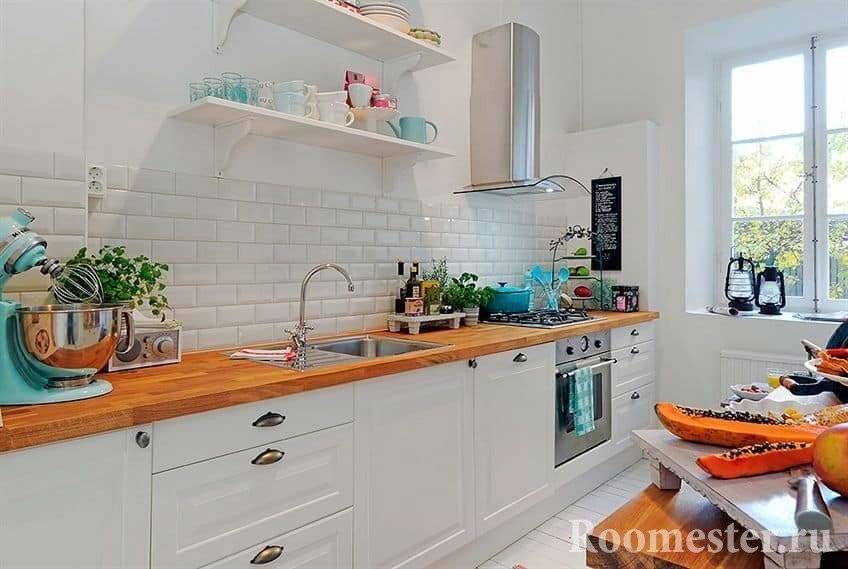 Дизайн кухни без верхних шкафов: фото интерьеров с разными планировками и стилями