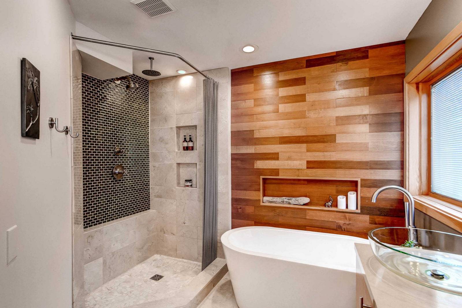 Отделка потолка в ванной: 120 фото стильных решений и популярных вариантов оформления потолка