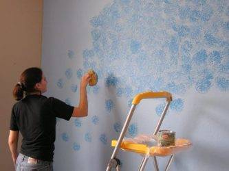 Покраска стен водоэмульсионной краской по старой водоэмульсионной краске