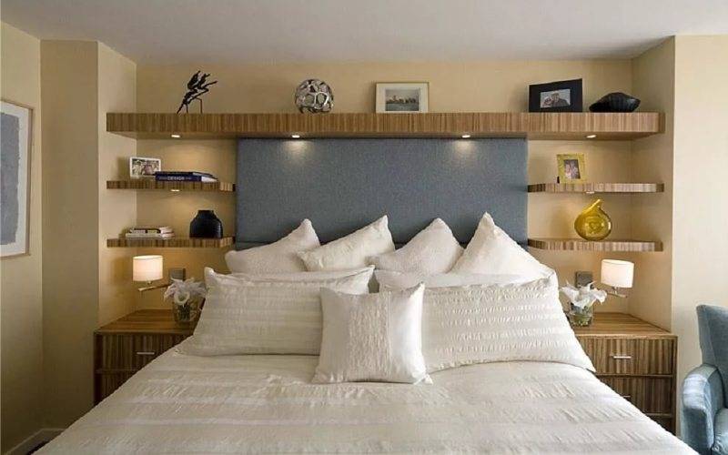 Полки в спальню – простой способ сделать интерьер привлекательным и функциональным