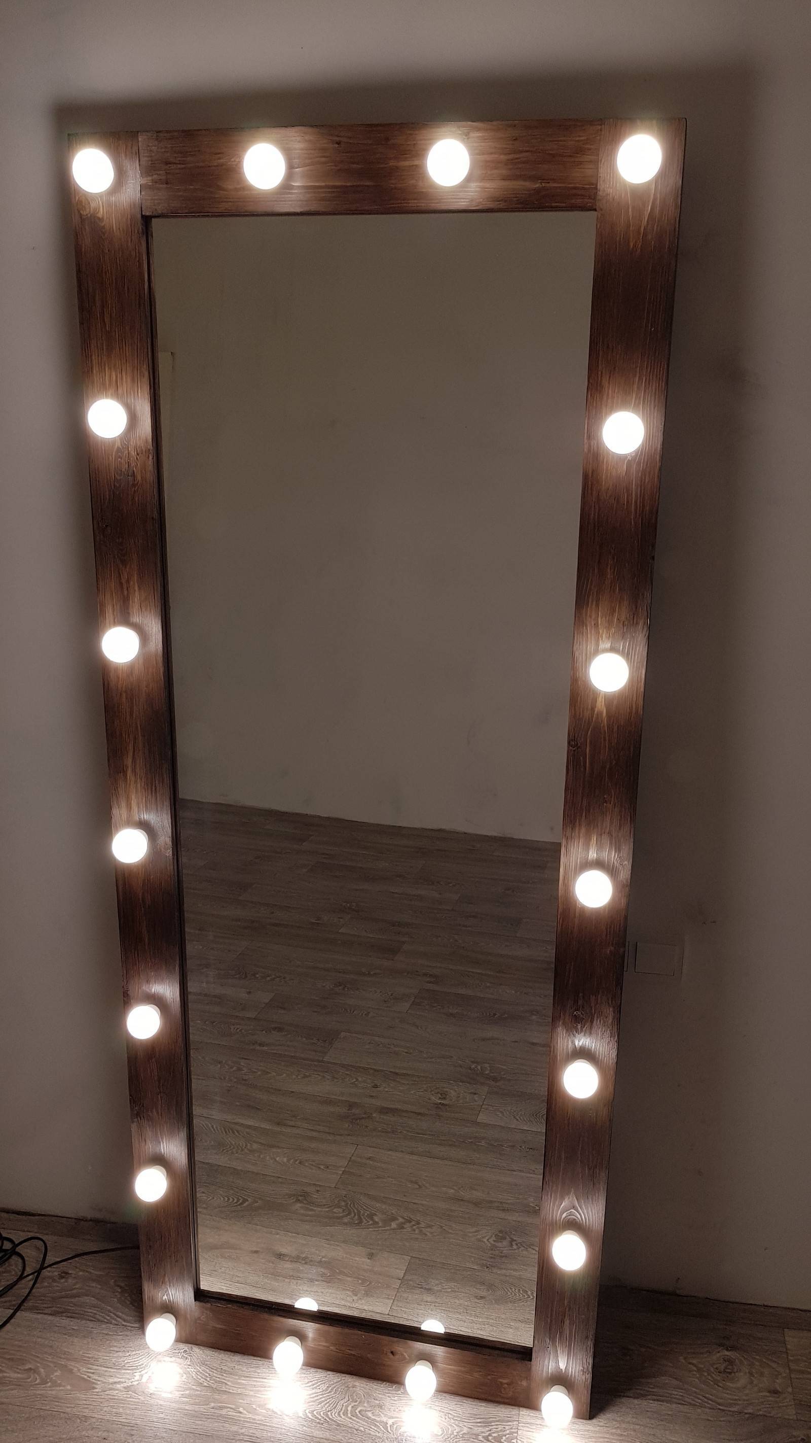 Зеркало для макияжа с подсветкой: как сделать самостоятельно