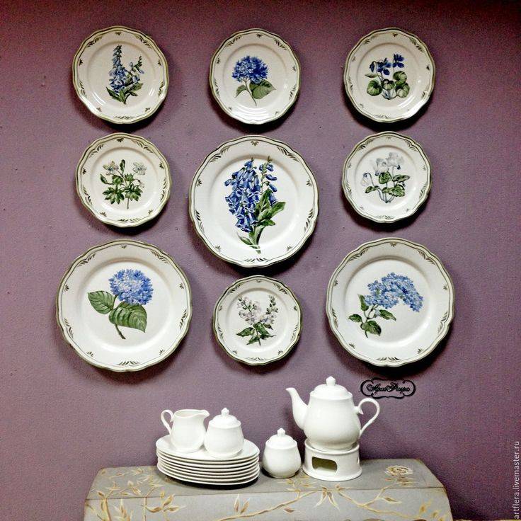 Декоративные тарелки на стену, разновидности, правила размещения