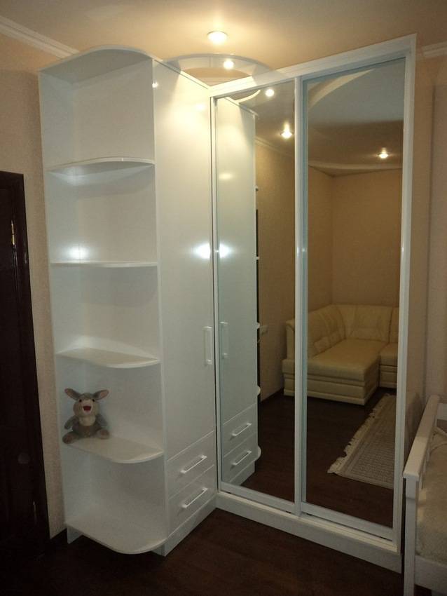 Угловой шкаф-купе (126 фото): встраиваемый в спальню, прихожую, гостиную. идеи дизайна и внутреннего наполнения