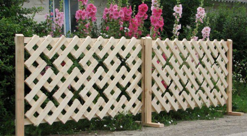 Деревянный забор как декорация для частного дома: выбор вида забора, фото, примеры