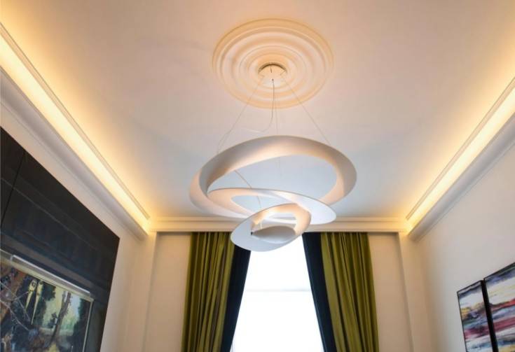Люстры для натяжных потолков: фото подходящих, как выбрать потолочные для спальни, светодиодные и закладные под светильники, как снять, какие подходят