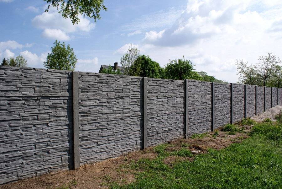 Забор из бетонных панелей: цена, фото виды и технология производства