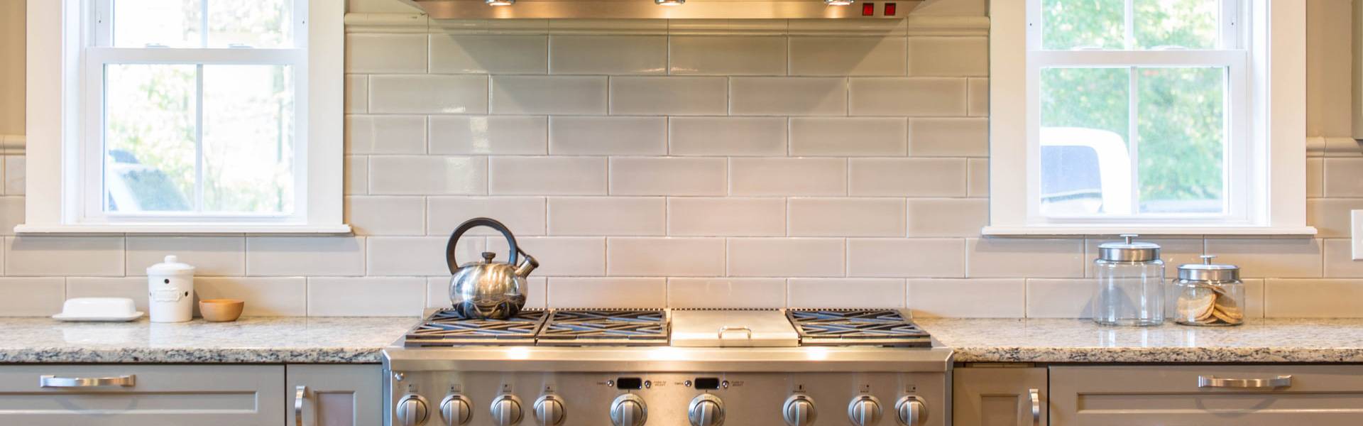 Керамическая плитка для кухни на фартук: дизайн и способы укладки