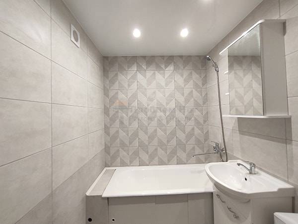 Ванная в хрущевке — красивые решения дизайна и реальные фото стильного ремонта в типовой ванной комнате (85 фото)