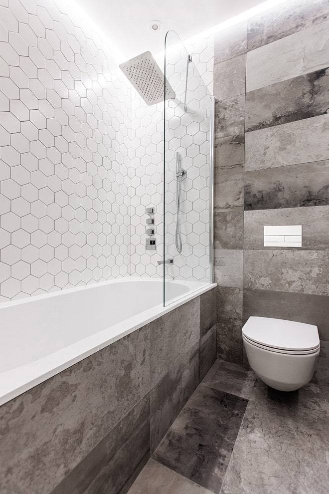 Плитка под дерево в ванной (56 фото): керамическая настенная плитка в ванной комнате, дизайн светлой плитки на стенах и на полу, другие варианты