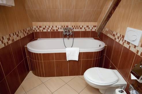 Варианты раскладки плитки в ванной комнате, подходящие способы укладки для маленькой ванной, фото