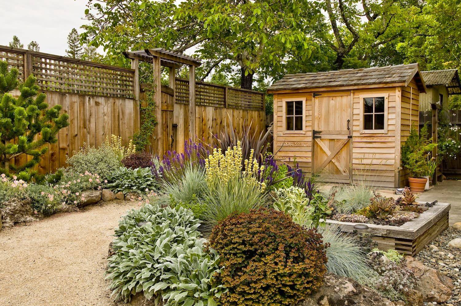 Дизайн двора частного дома своими руками (43 фото): как красиво оформить, простой ландшафтный дизайн в деревне