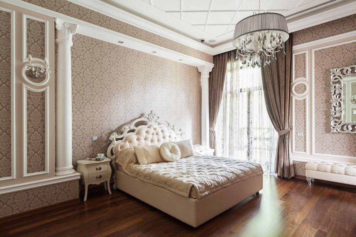 Мебель для спальни в классическом стиле светлая
