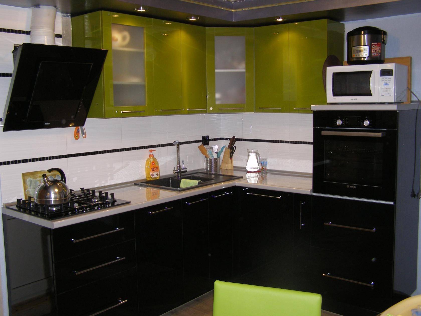 Черная кухня: 4 минуса,сочетание со вторым цветом,фото в интерьере