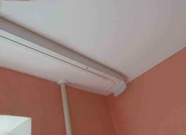 Как выбрать гардины для штор под натяжной потолок?