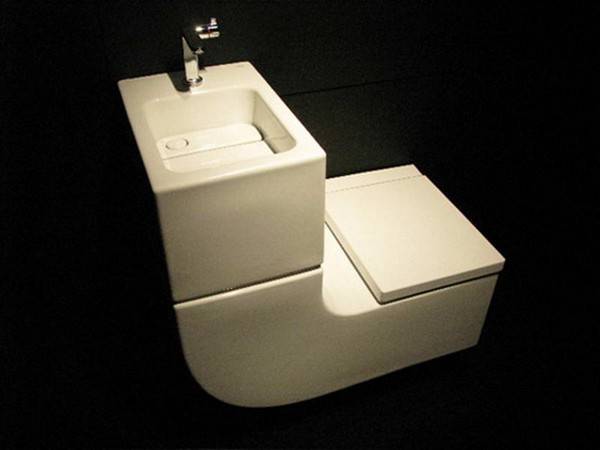 Дизайн маленького туалета с раковиной
