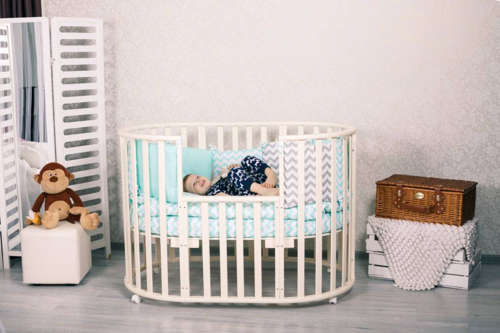 Круглая детская кроватка (27 фото): выбор постельного белья и матраса для детей, размеры, производители и отзывы