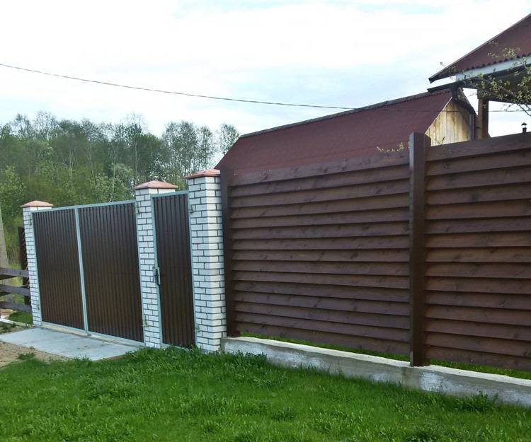 Устанавливаем деревянный штакетник ‒ бюджетную ограду для дачи