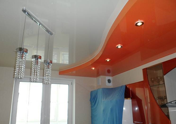 Двухуровневые натяжные потолки - дизайн на кухне, в спальне, гостиной
