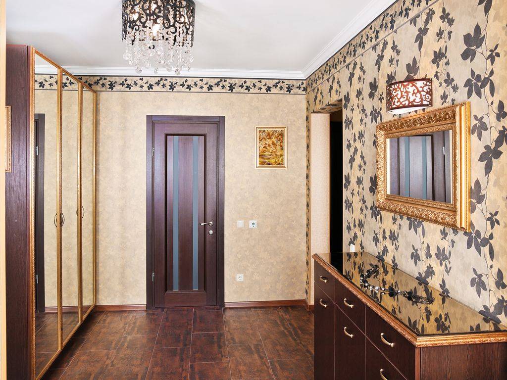 Комбинированные обои в коридоре — реальные варианты дизайна в квартирах