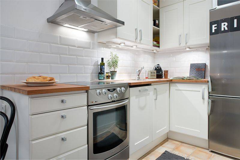Кухонный гарнитур для маленькой кухни (98 фото): дизайн малогабаритной кухни, цвета небольших кухонных гарнитуров, готовые варианты экономкласса. какую модель лучше выбрать?