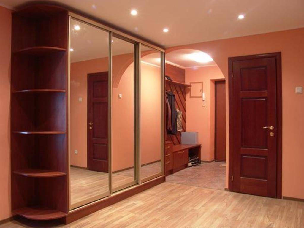 Шкаф-купе в маленькую прихожую (72 фото): для небольшой комнаты и угловой в коридор