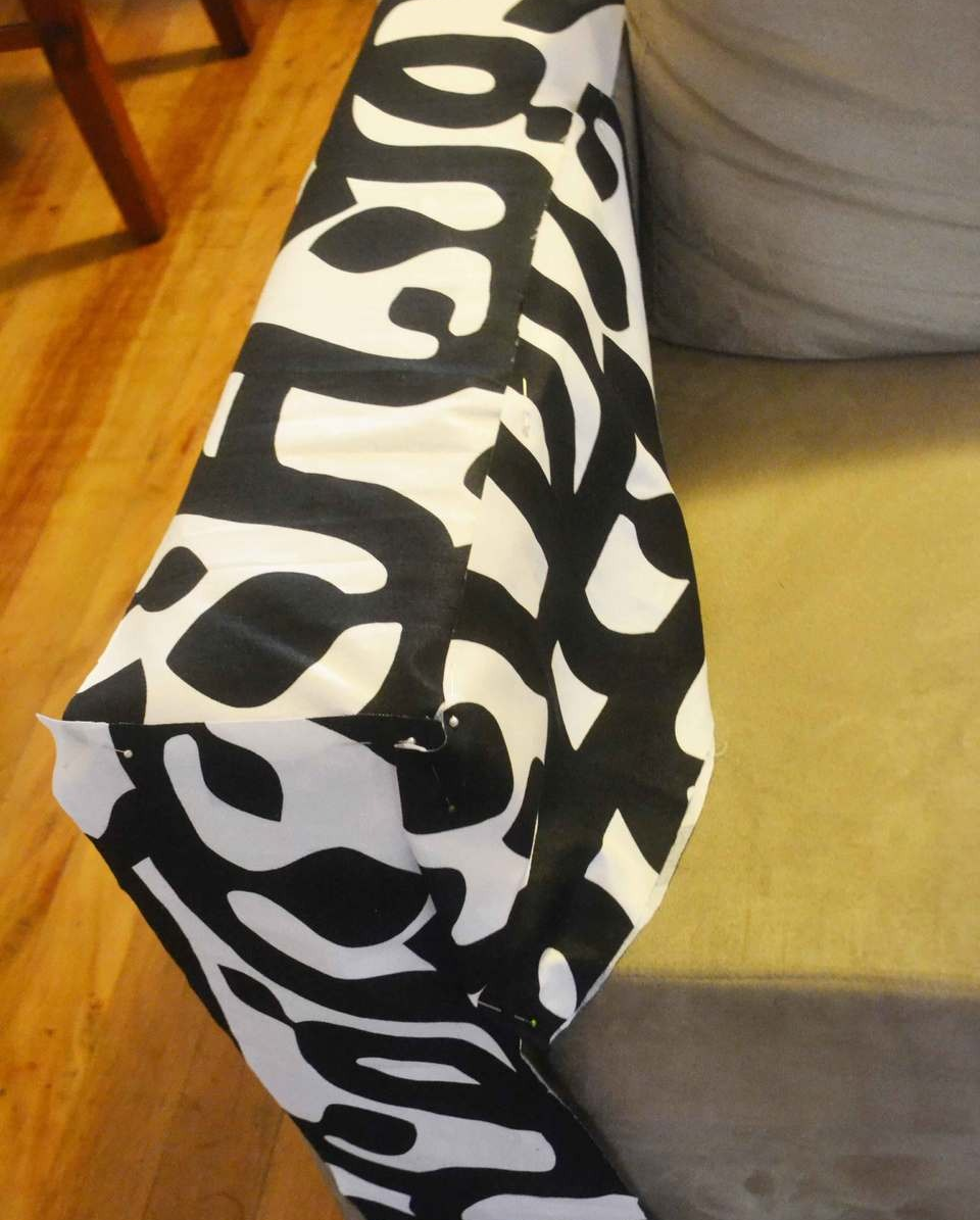 Чехол на угловой диван (64 фото): универсальный еврочехол на резинке своими руками