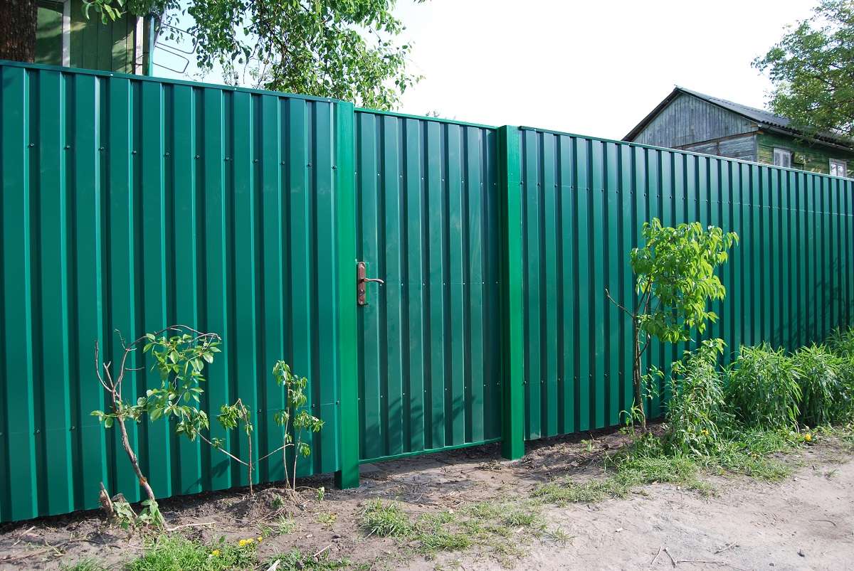 Красивый забор для частного дома: лучшие проекты (+50 фото)