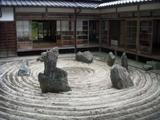 Японский сад камней: пятнадцатый камень сада рёандзи