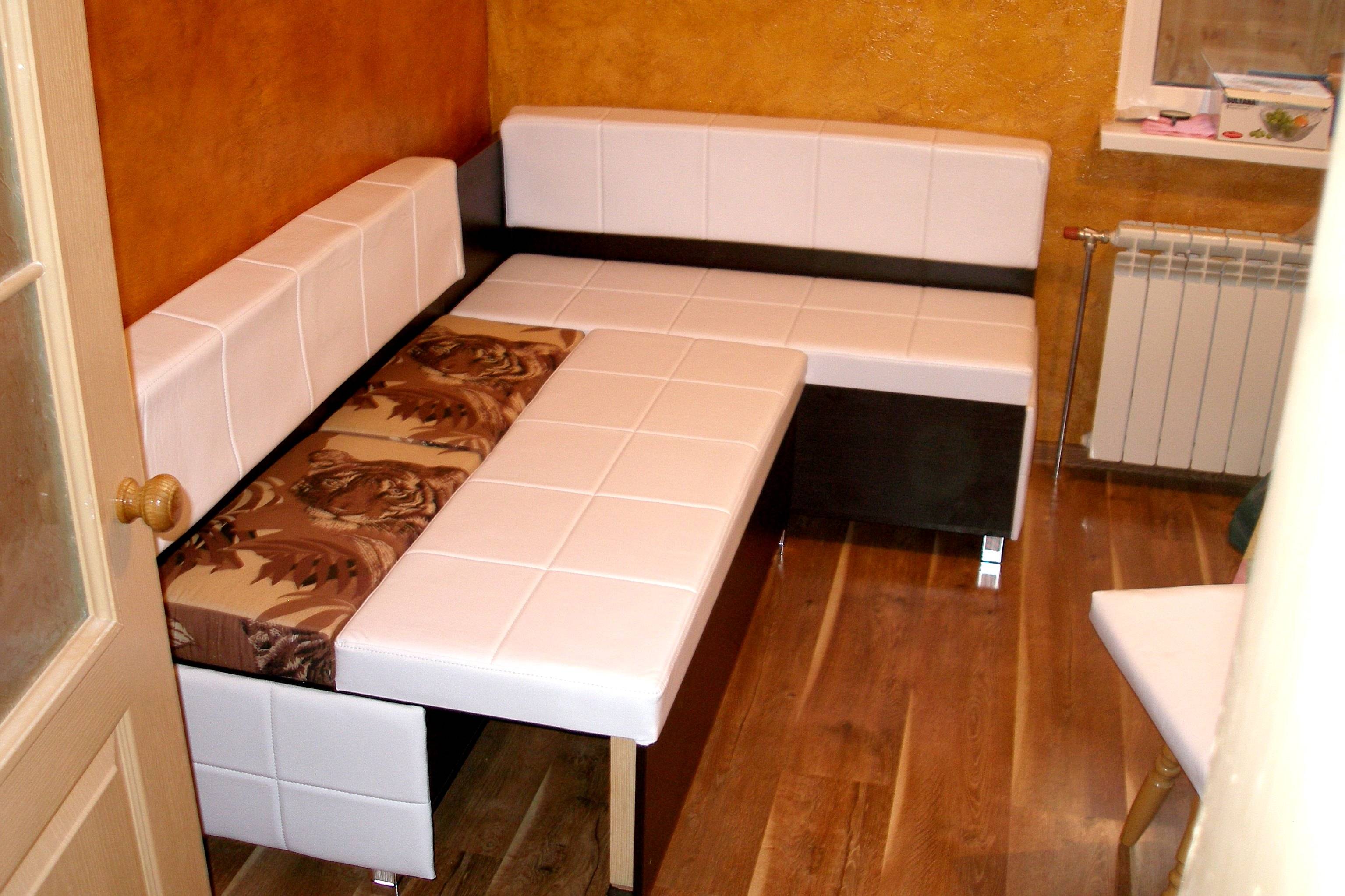 Угловой раскладной диван на кухню (37 фото): кухонный раскладывающийся диван