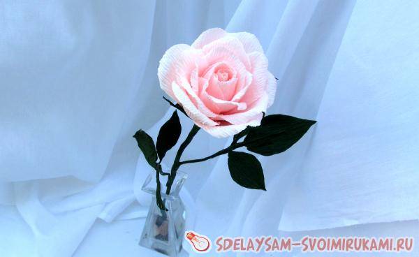 Рукотворное чудо: как сделать розу из гофрированной бумаги. три варианта роз из гофрированной бумаги: мастер-класс с фото
