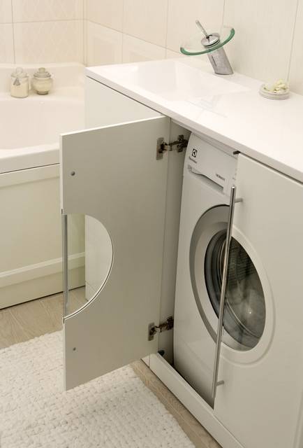 Куда спрятать стиральную машину в ванной разных размеров