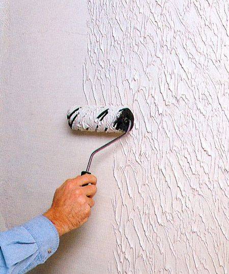 Фактурная краска для стен: возможности декоративного материала в отделке интерьера