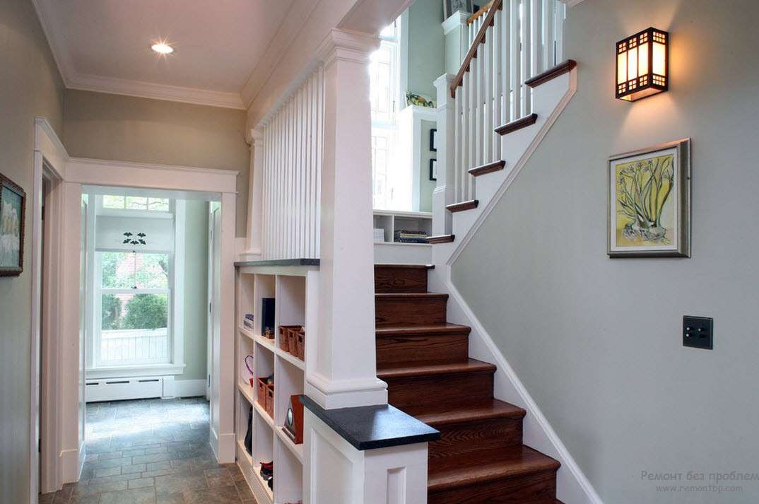 Дизайн прихожей с лестницей в частном доме – выбор отделочных материалов и способа оформления пространства