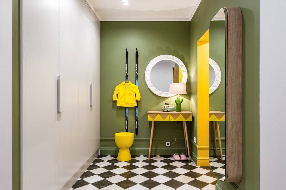 Обои в коридор (96 фото): модные идеи-2021  дизайна прихожей в квартире в темных и цветных тонах, какие выбрать цвета в «хрущевку»